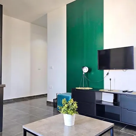 Christine Sunny Corner 004 /w Sea View Balcony - Happy Apartment Sarande