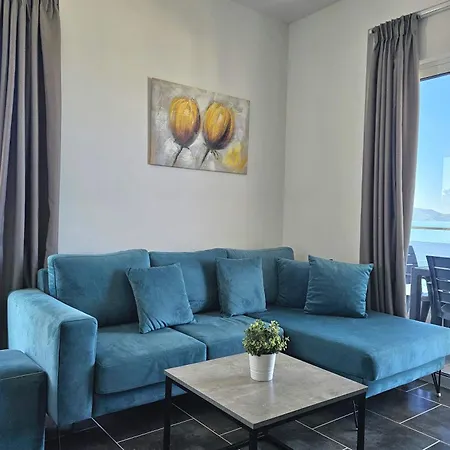 Christine Sunny Corner 004 /w Sea View Balcony - Happy